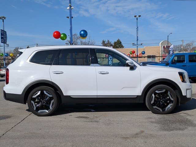 Used 2025 Kia Telluride S FWD image 3