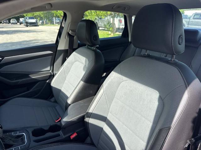 Used 2025 Volkswagen Jetta SE FWD image 10