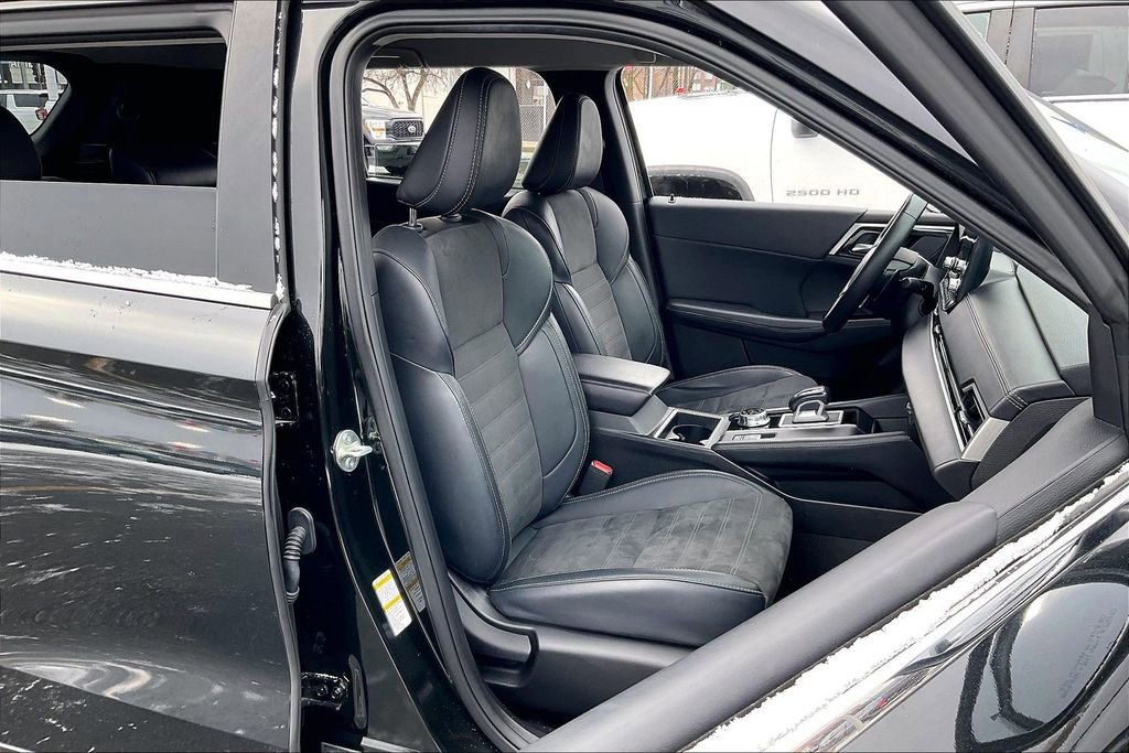 Used 2024 Mitsubishi Outlander SE image 6