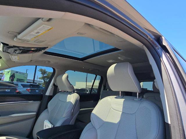 Used 2021 Jeep Grand Cherokee L Overland w/ Luxury Tech Group IV AWD/4WD image 27