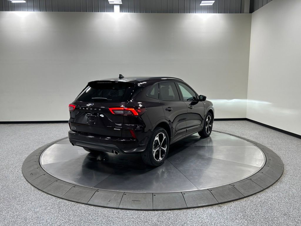 Certified 2023 Ford Escape ST-Line Elite w/ Premium Technology Package AWD/4WD image 7