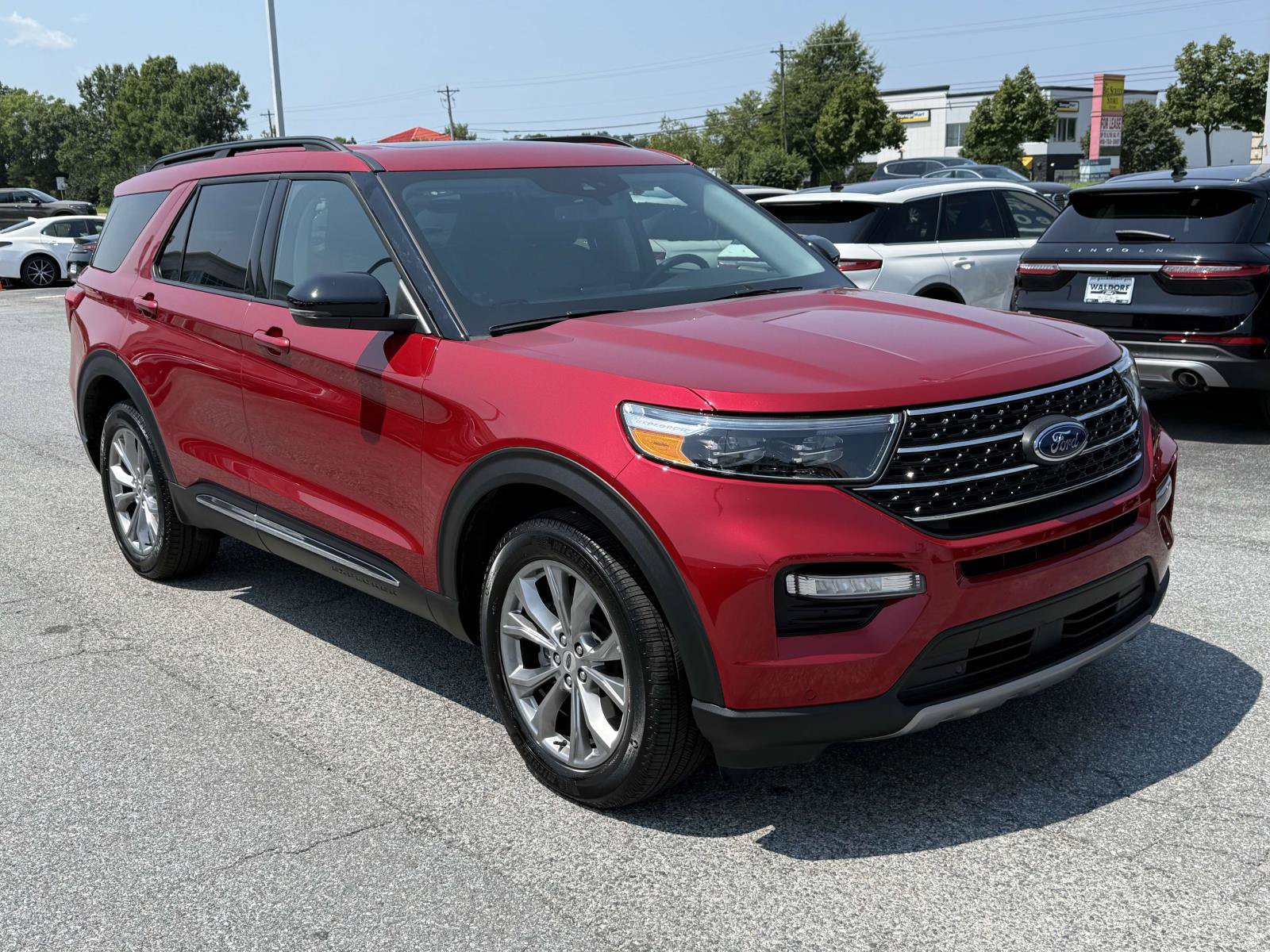 Certified 2024 Ford Explorer XLT w/ Equipment Group 202A AWD/4WD image 1