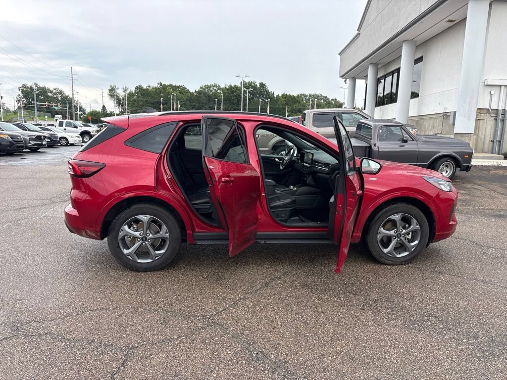 Certified 2024 Ford Escape ST-Line Select w/ Tech Pack #2 AWD/4WD image 8