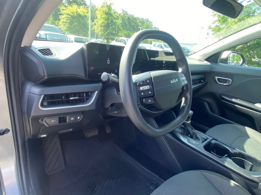 Used 2025 Kia K4 FWD image 9