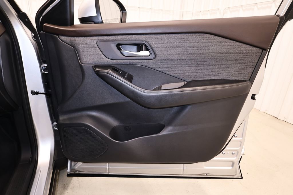 Used 2022 Nissan Rogue SV FWD image 19