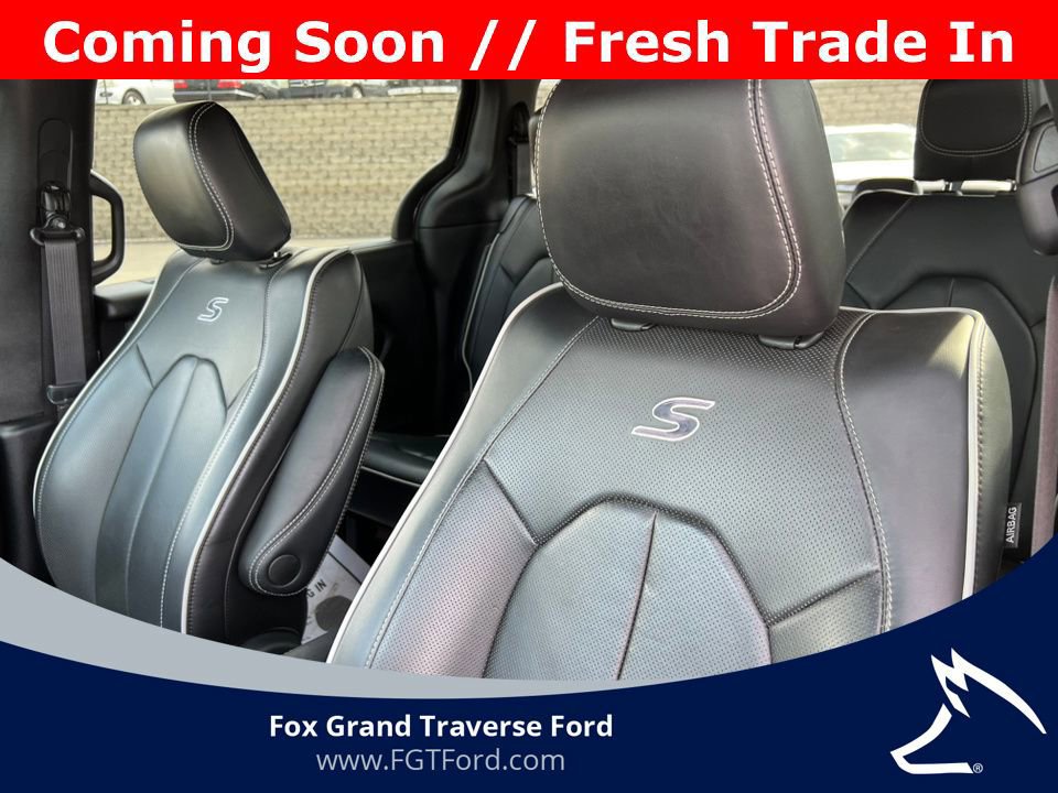 Used 2025 Chrysler Pacifica Limited FWD image 17