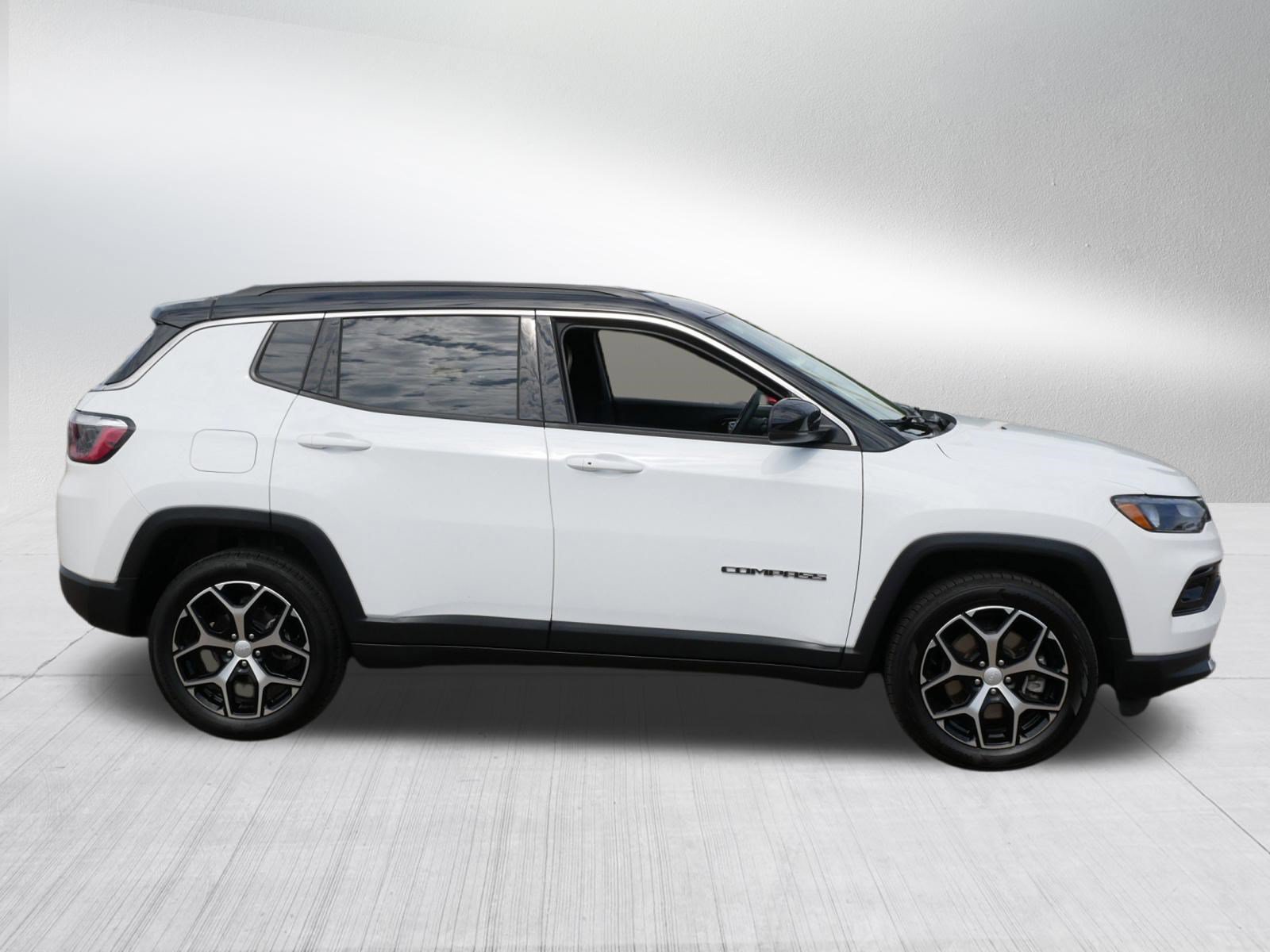 Used 2024 Jeep Compass Limited AWD/4WD image 8