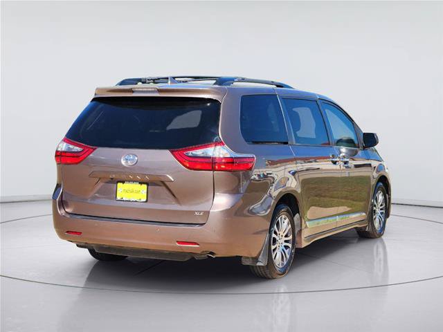 Used 2020 Toyota Sienna XLE Premium FWD image 6