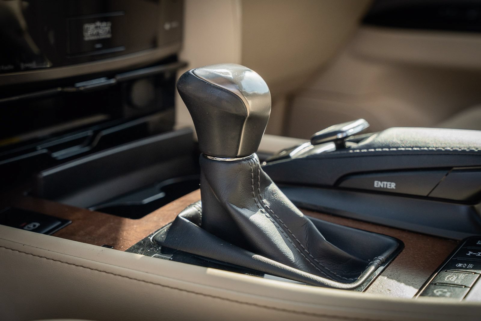 Used 2020 Lexus LX 570 4WD w/ Luxury Package image 30