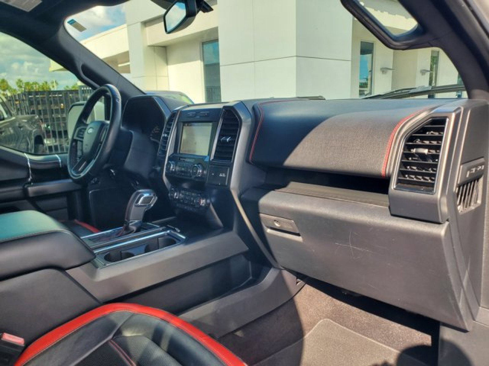 Certified 2019 Ford F150 Lariat image 34