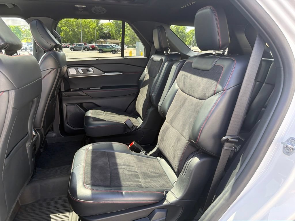 Certified 2025 Ford Explorer ST AWD/4WD image 14