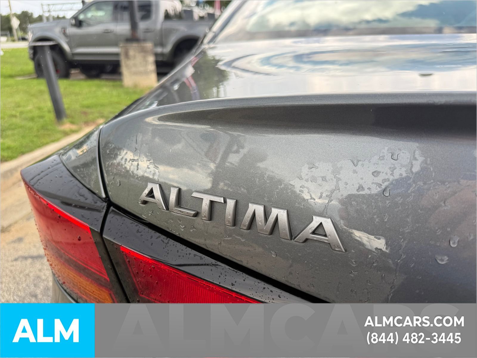 Used 2025 Nissan Altima 2.5 SV FWD image 8