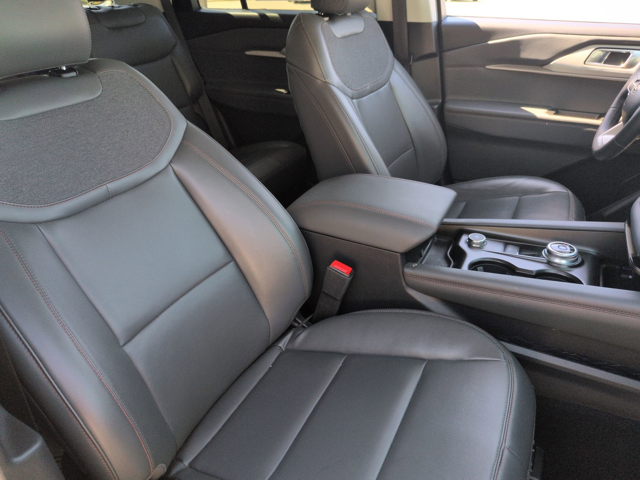 Certified 2025 Ford Explorer Active w/ Active Comfort Package RWD image 36