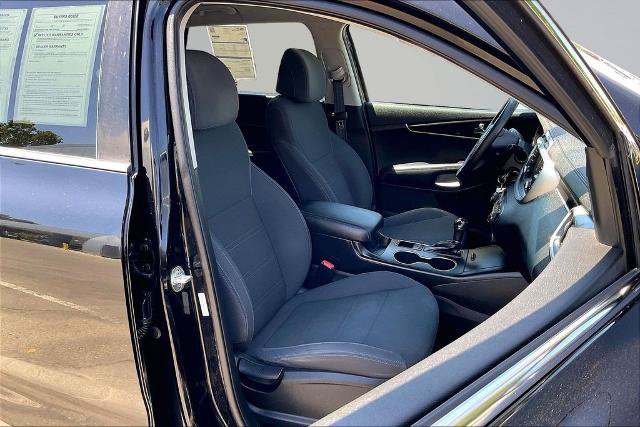 Used 2017 Kia Sorento AWD w/ LX Convenience Package image 7