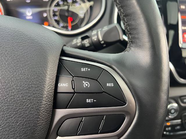 Used 2019 Jeep Cherokee Limited w/ Luxury Group AWD/4WD image 16