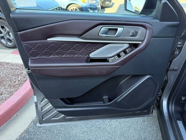 Certified 2025 Ford Explorer Platinum w/ LUX Leather Package AWD/4WD image 16