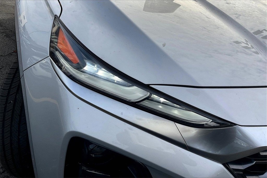 Used 2020 Hyundai Santa Fe SE image 27