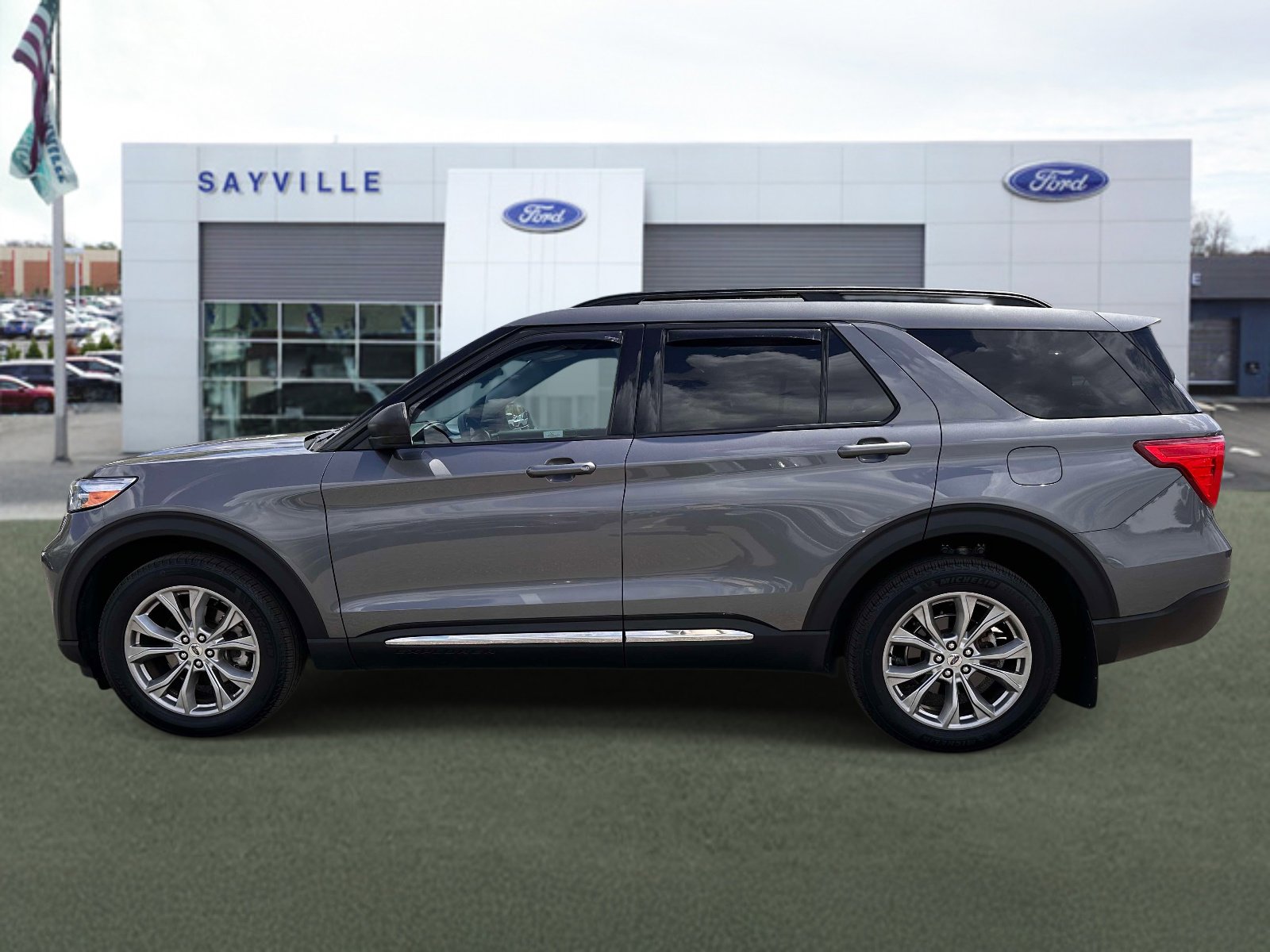 Certified 2024 Ford Explorer XLT w/ Equipment Group 202A AWD/4WD image 2