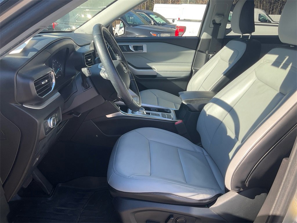 Certified 2021 Ford Explorer XLT w/ Equipment Group 202A image 16