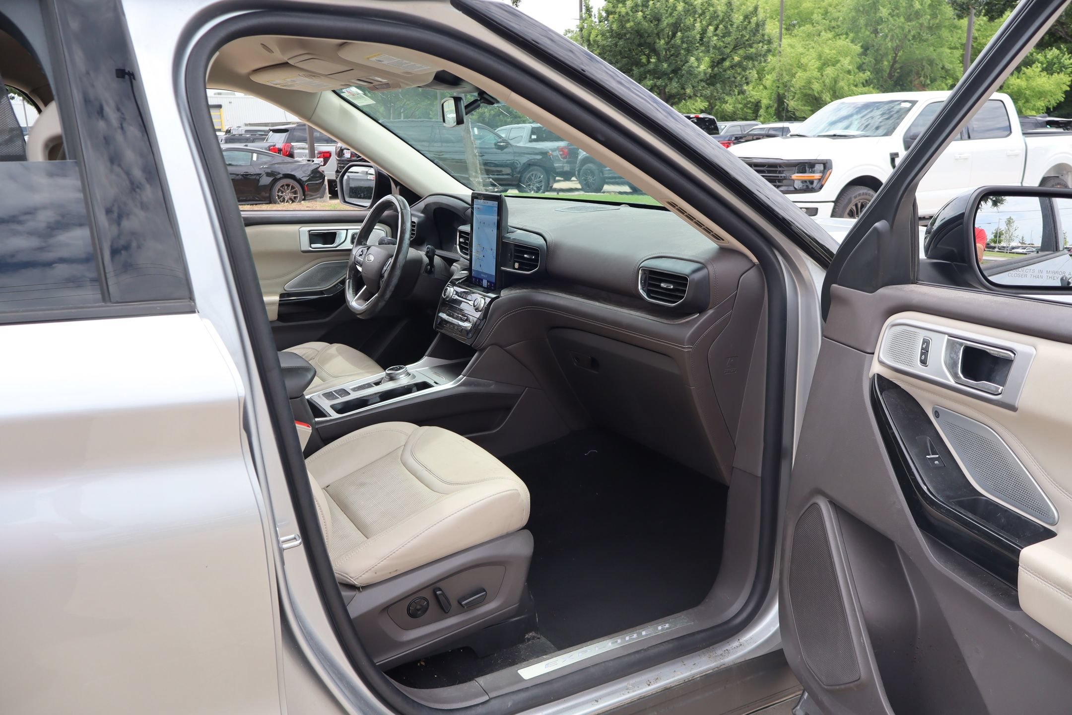 Certified 2022 Ford Explorer Platinum w/ Equipment Group 601A RWD image 30