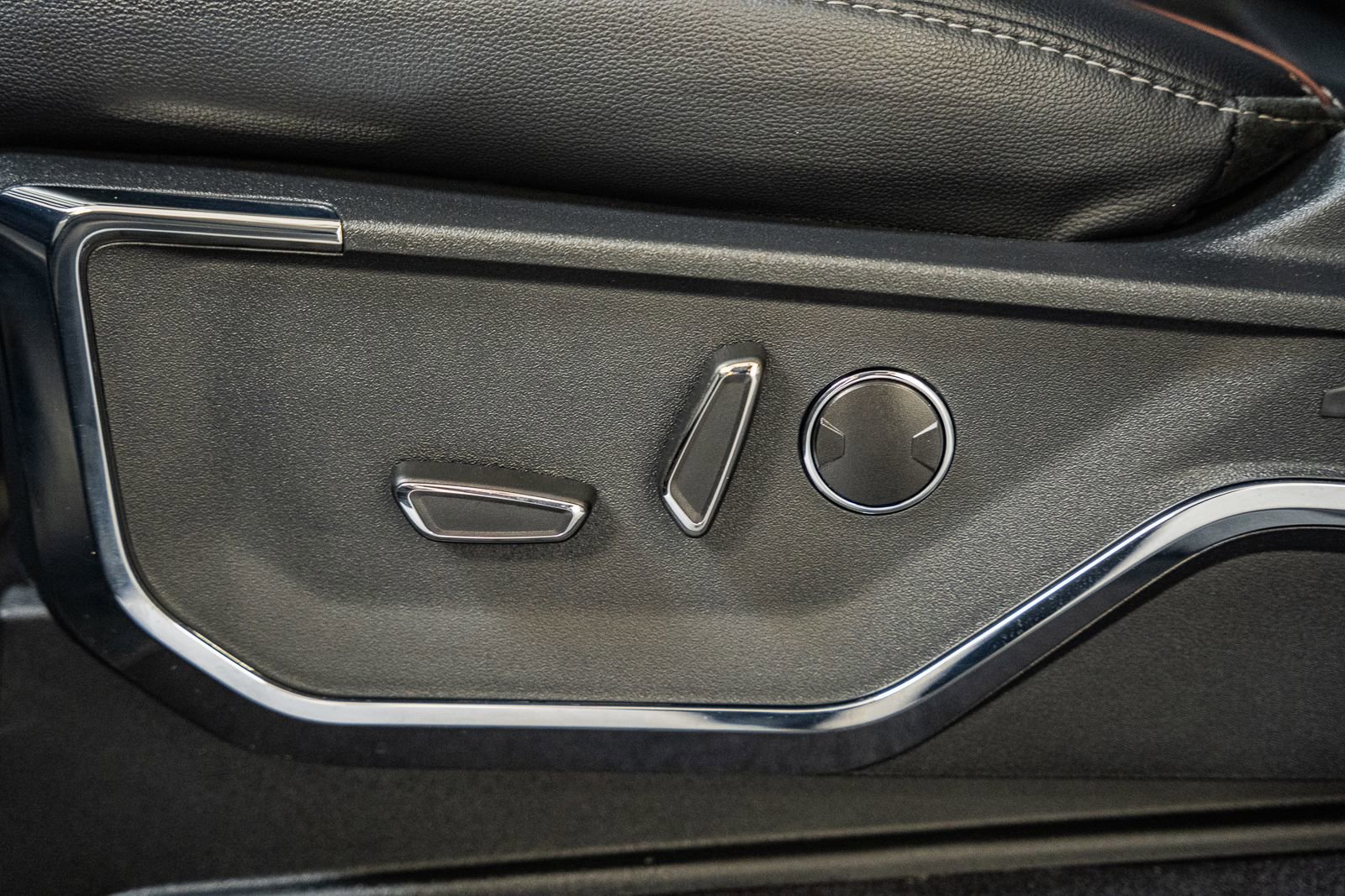 Certified 2023 Ford F150 Lariat w/ Equipment Group 502A High image 46