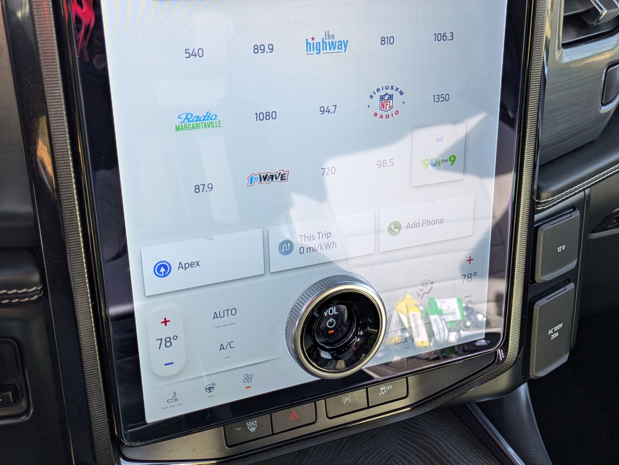 Certified 2024 Ford F150 Lightning Platinum image 27