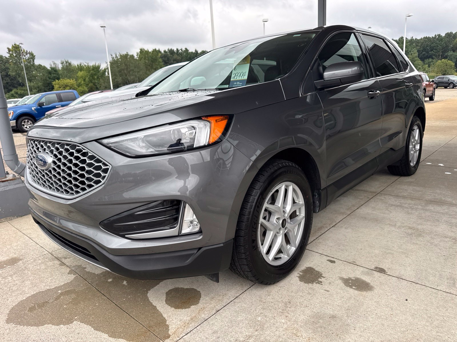 Certified 2024 Ford Edge SEL w/ Convenience Package AWD/4WD image 3