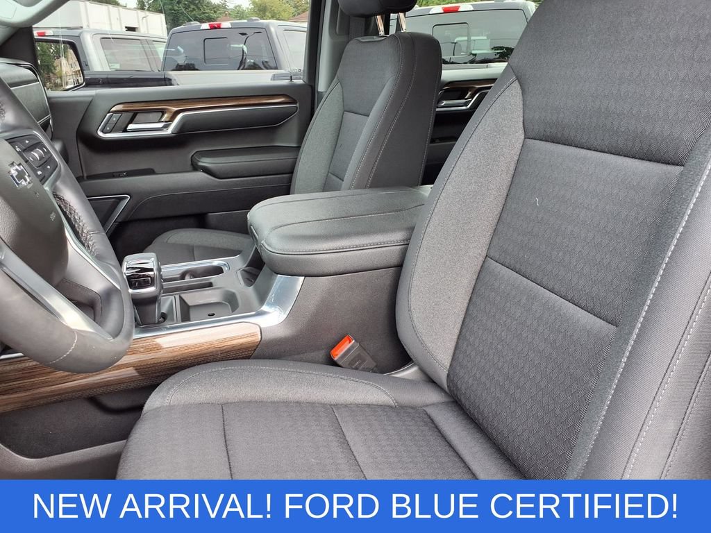 Used 2023 Chevrolet Silverado 1500 LT Trail Boss w/ Protection Package AWD/4WD image 3