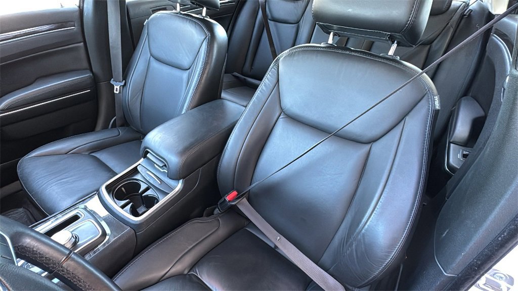 Used 2018 Chrysler 300 Touring L image 22