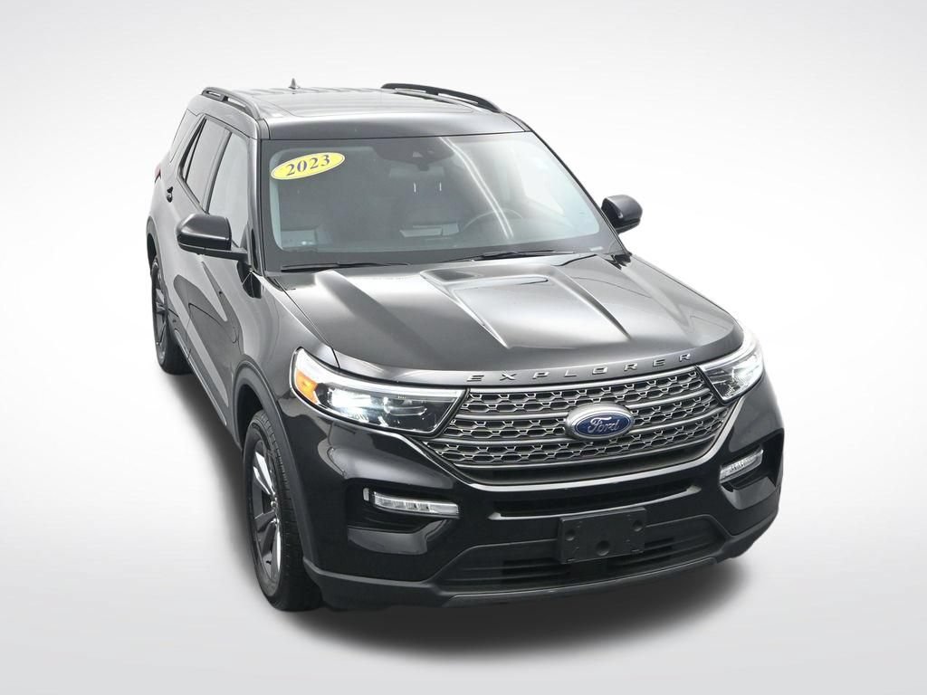 Certified 2023 Ford Explorer XLT w/ Equipment Group 202A AWD/4WD image 25
