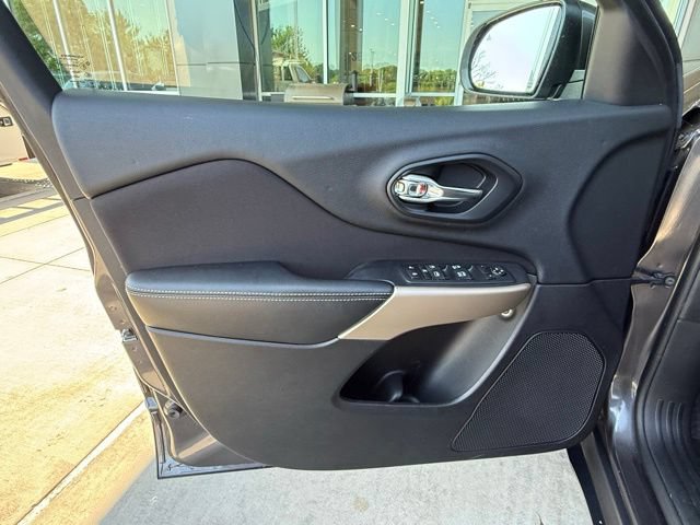 Used 2017 Jeep Cherokee Latitude w/ Safety/Convenience Group FWD image 13