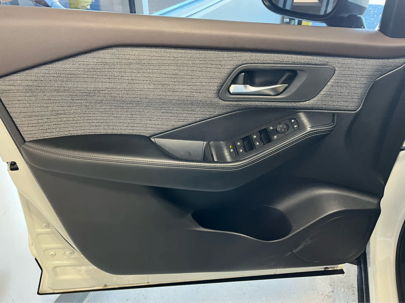 Used 2023 Nissan Rogue SV AWD/4WD image 24