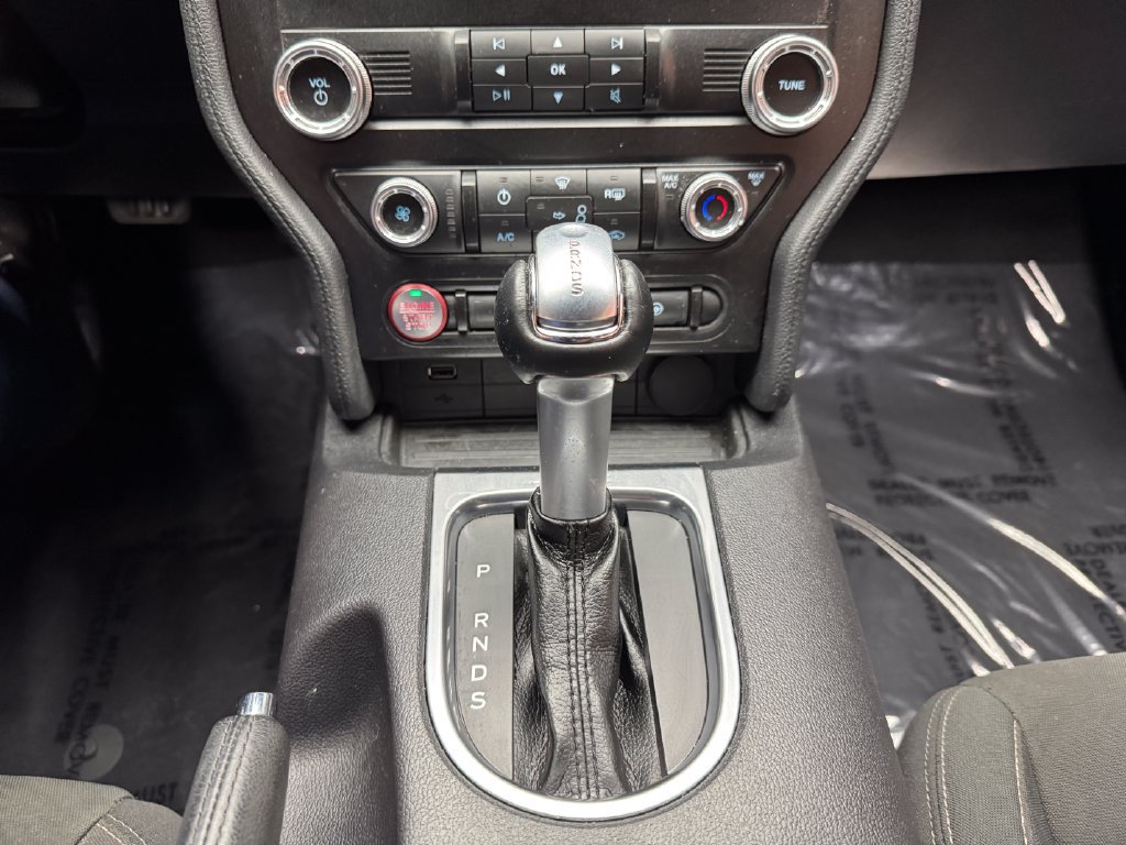 Certified 2019 Ford Mustang Convertible RWD image 18