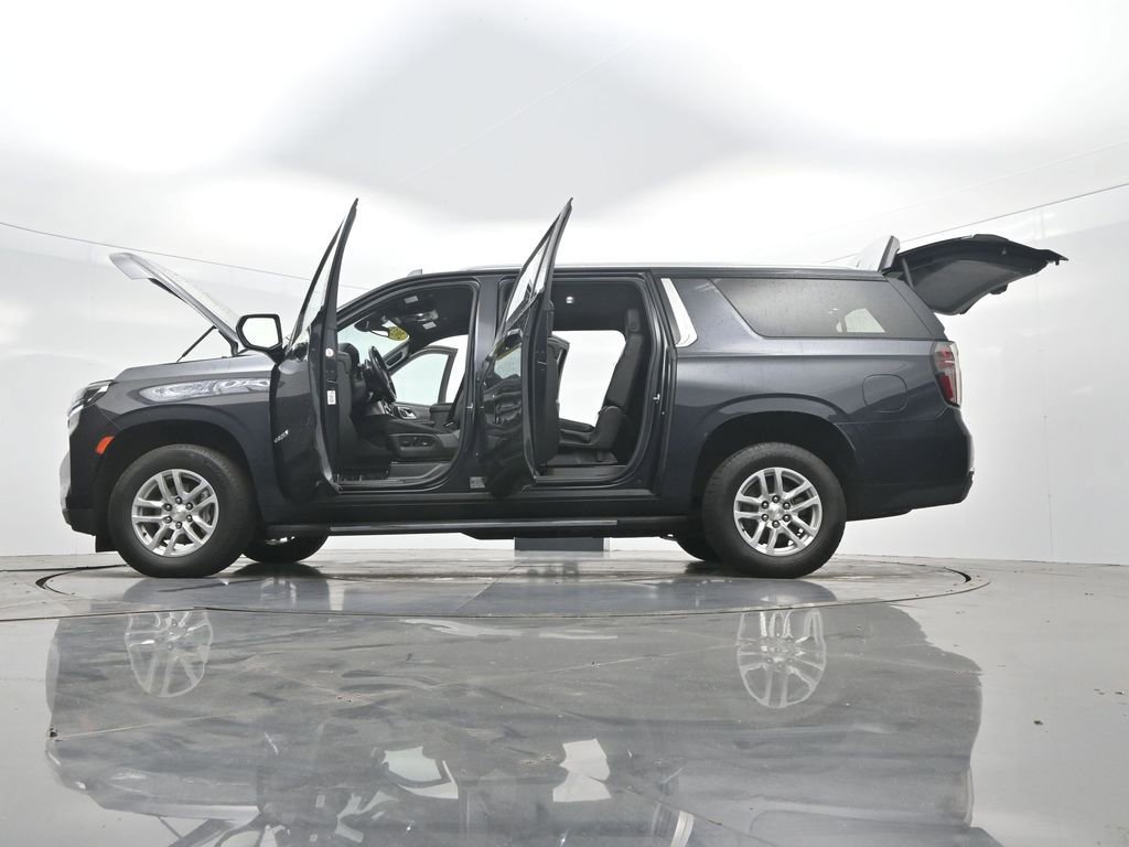 Used 2023 Chevrolet Suburban LT AWD/4WD image 46