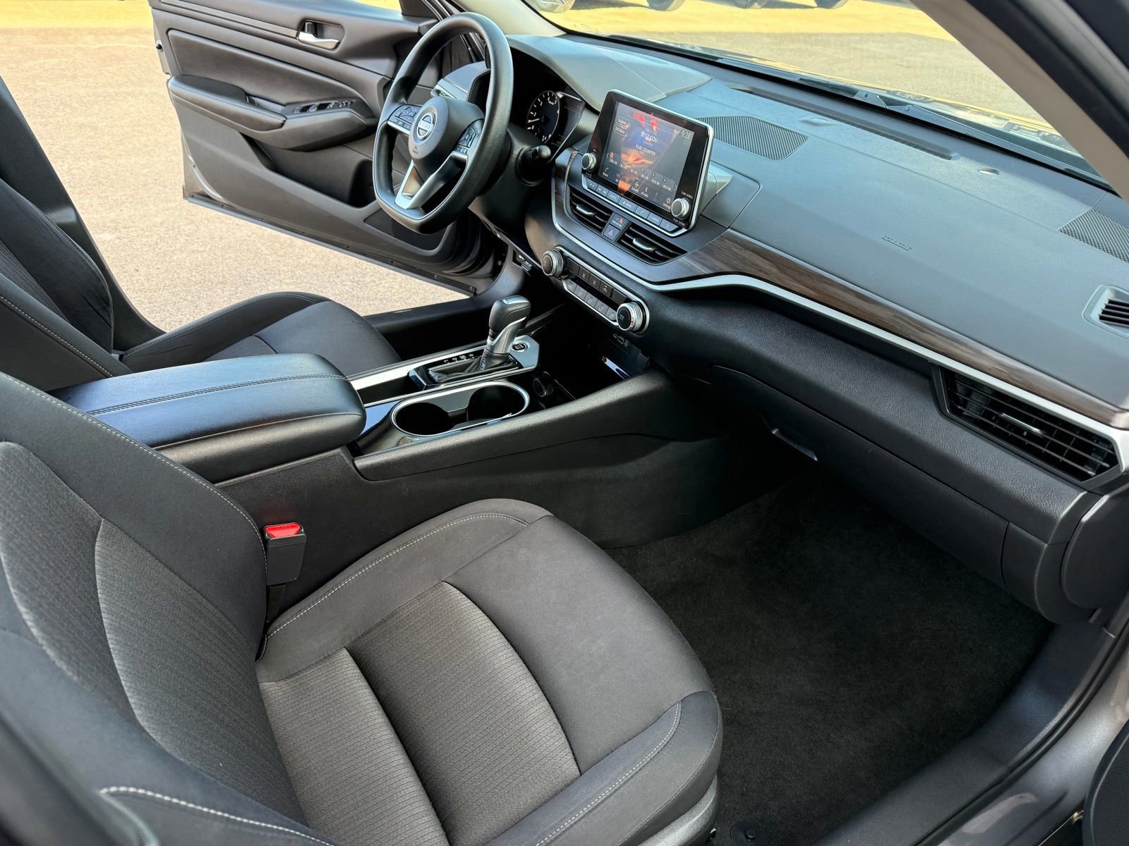 Used 2024 Nissan Altima 2.5 SV image 17