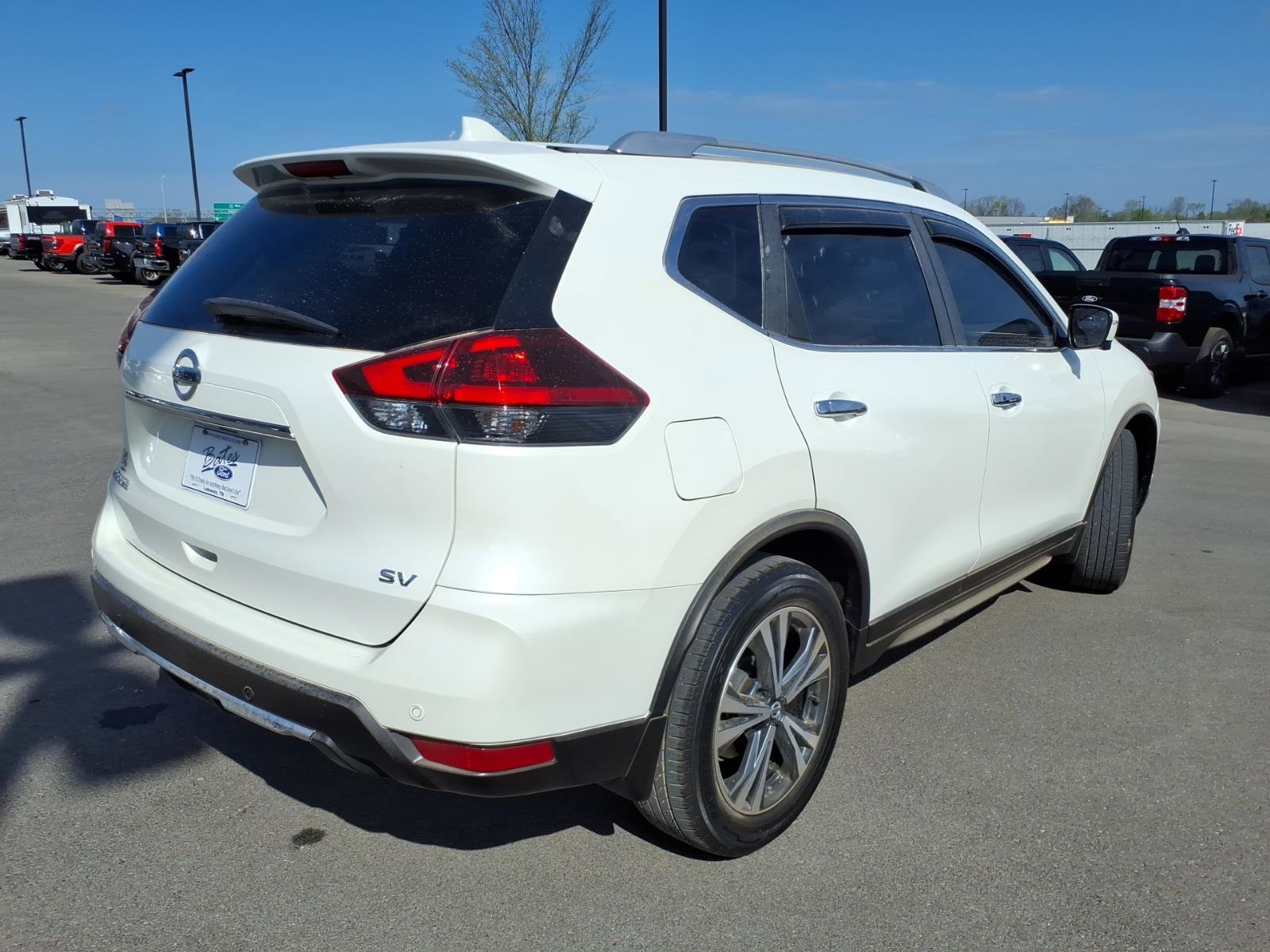 Used 2020 Nissan Rogue SV w/ Sun & Sound Touring Package FWD image 3