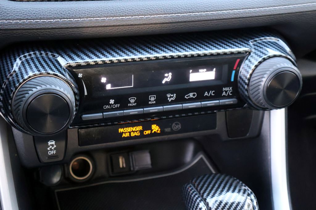 Used 2021 Toyota RAV4 LE FWD image 28