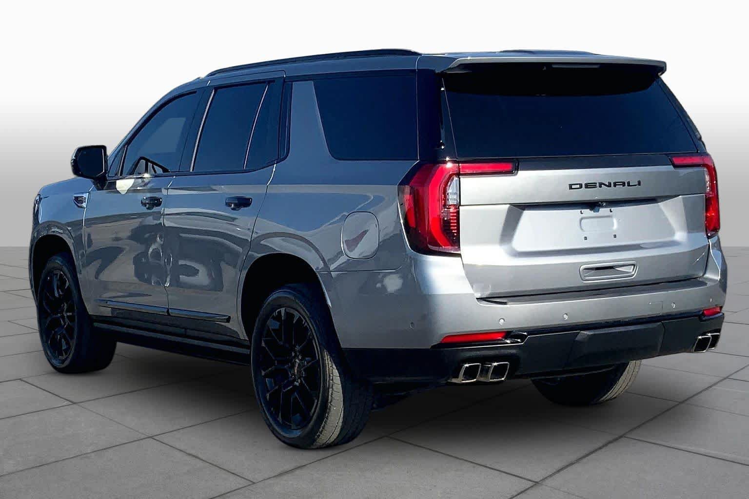 Used 2025 GMC Yukon Denali w/ Sun & Power Step Package AWD/4WD image 11