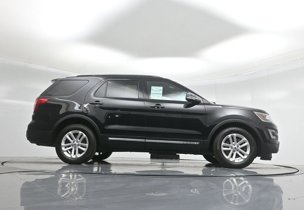 Certified 2017 Ford Explorer XLT image 10