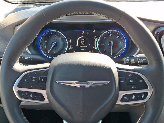 Used 2023 Chrysler Pacifica Touring-L image 19