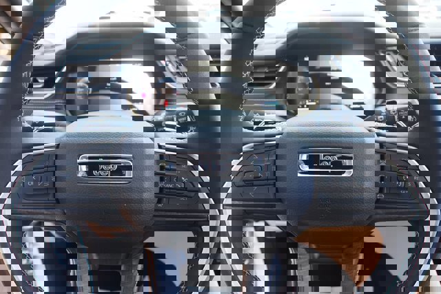 Used 2025 Jeep Grand Cherokee L Limited w/ Luxury Tech Group II image 24