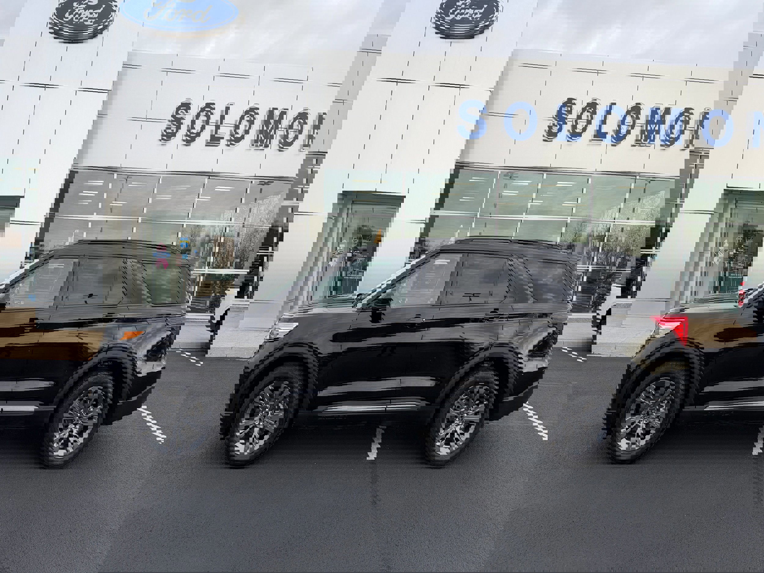 Certified 2023 Ford Explorer XLT w/ Equipment Group 202A image 6