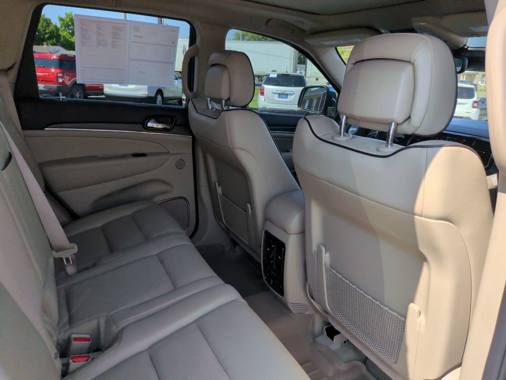 Used 2020 Jeep Grand Cherokee Overland AWD/4WD image 17