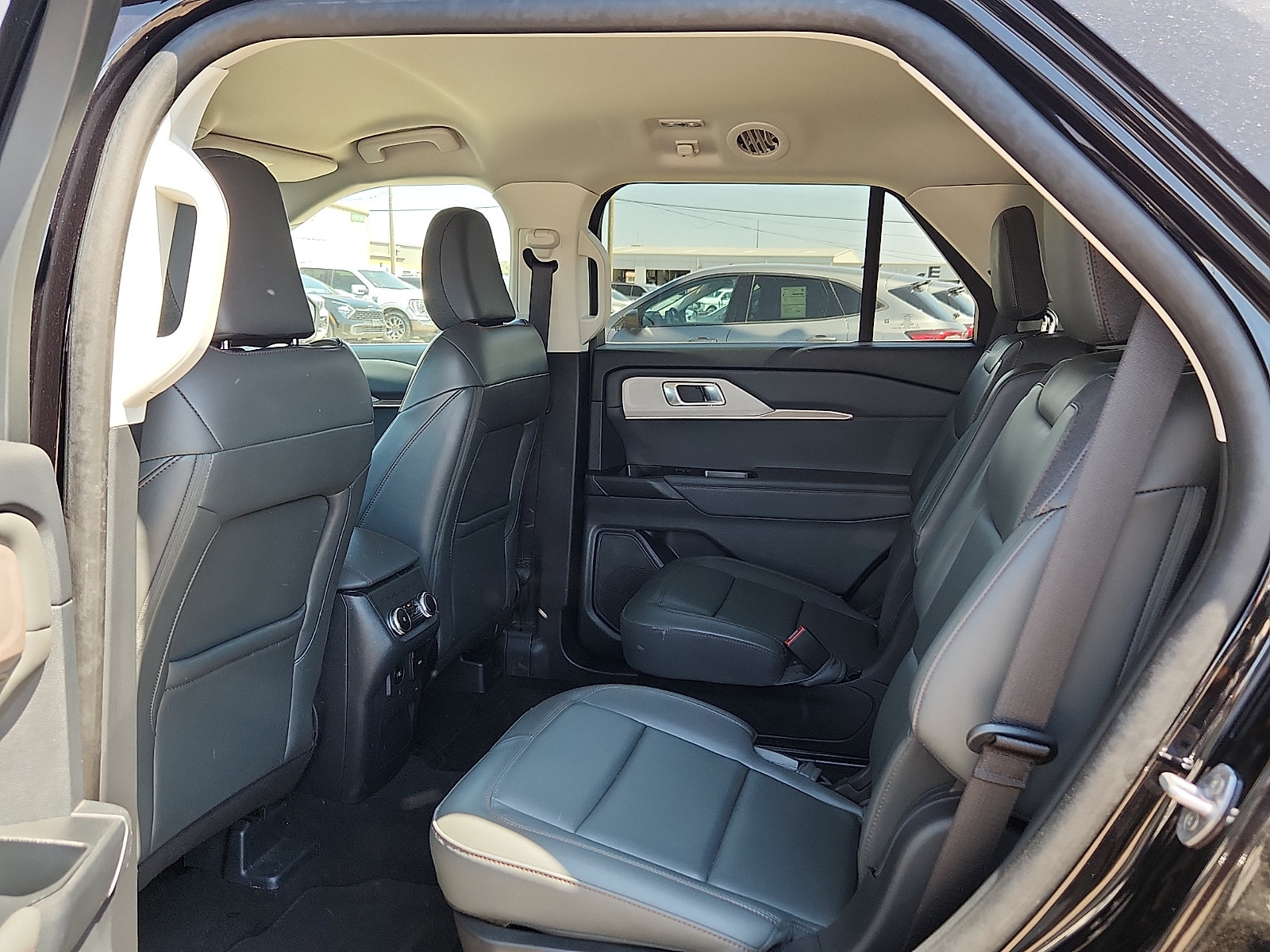 Certified 2025 Ford Explorer Active w/ Active Comfort Package AWD/4WD image 9