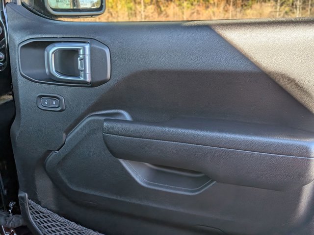 Used 2022 Jeep Gladiator Rubicon w/ Cold Weather Group image 37