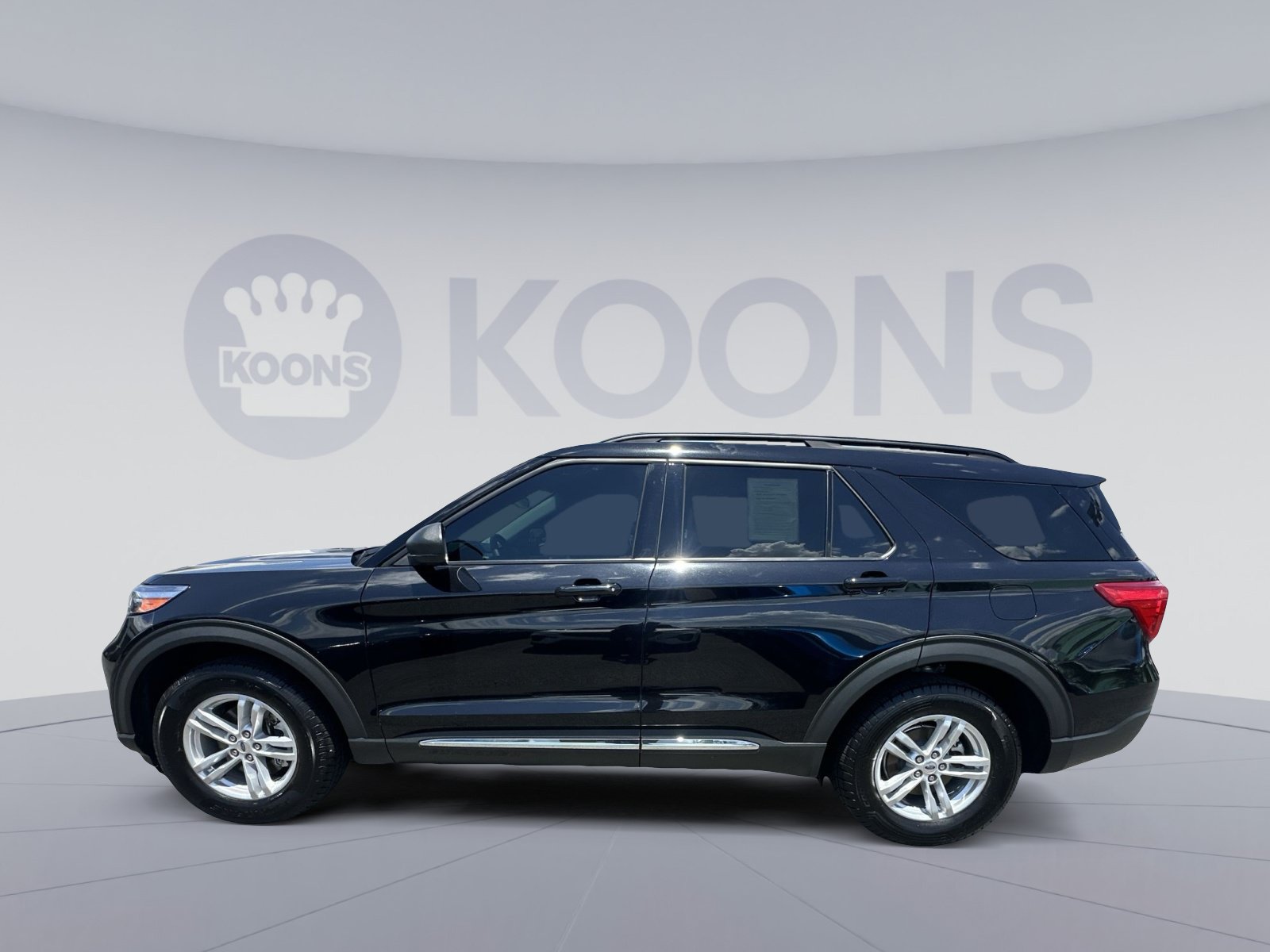 Certified 2022 Ford Explorer XLT w/ Equipment Group 202A AWD/4WD image 7