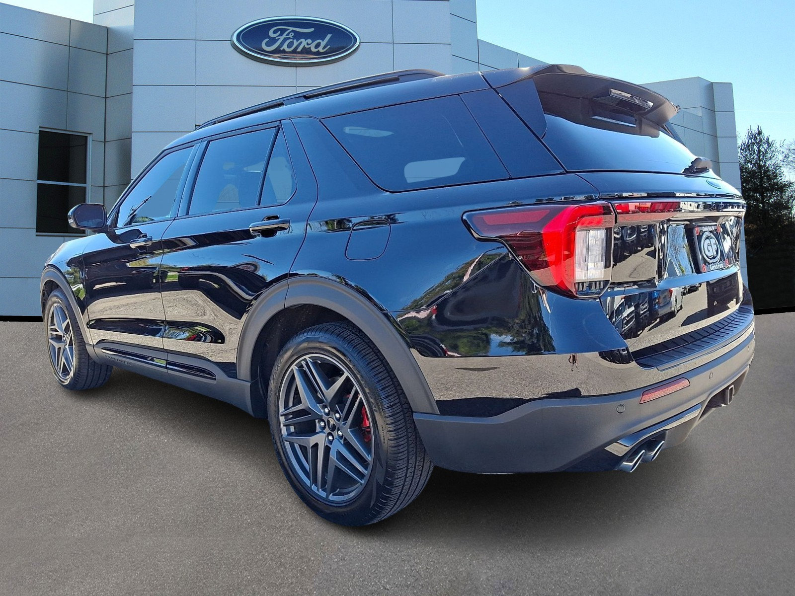 Certified 2025 Ford Explorer ST AWD/4WD image 5