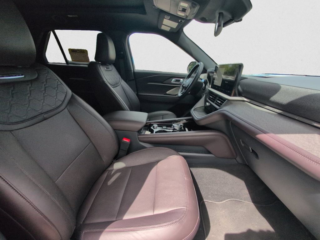 Certified 2025 Ford Explorer Platinum w/ LUX Leather Package AWD/4WD image 15