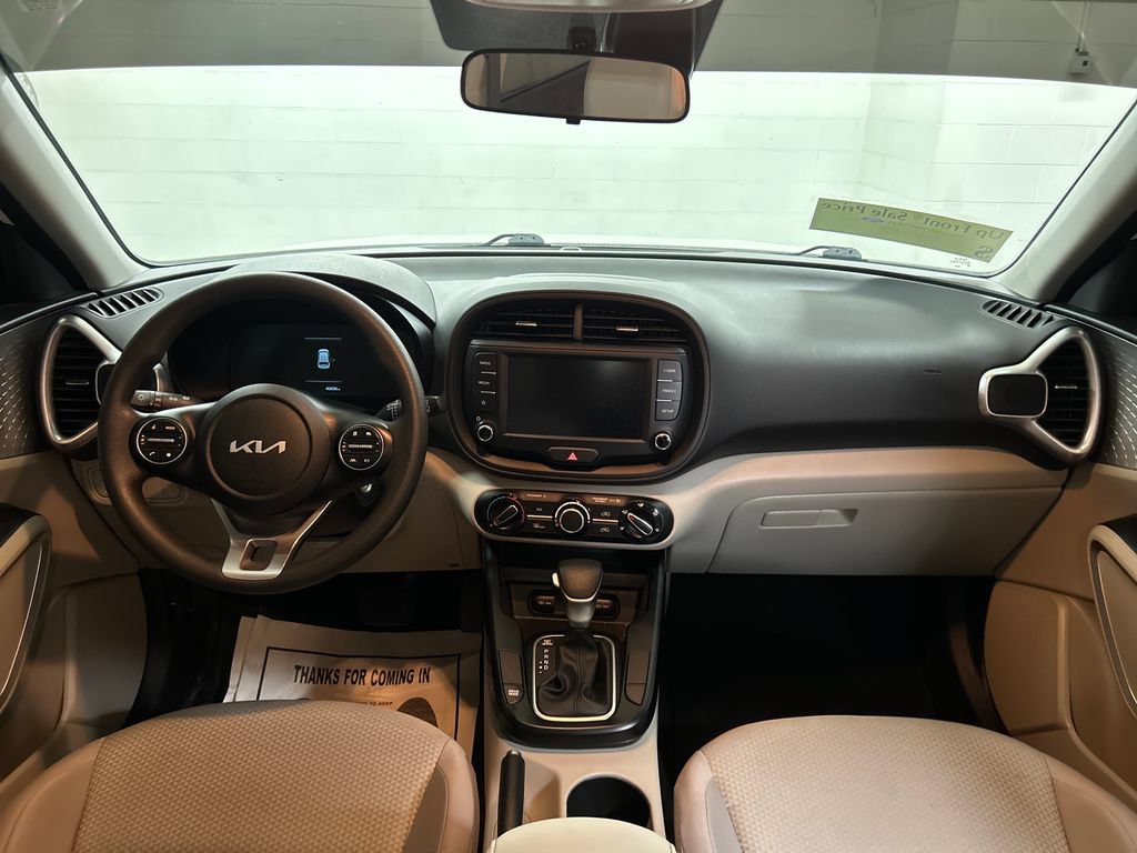 Used 2025 Kia Soul LX w/ LX Technology Package FWD image 7