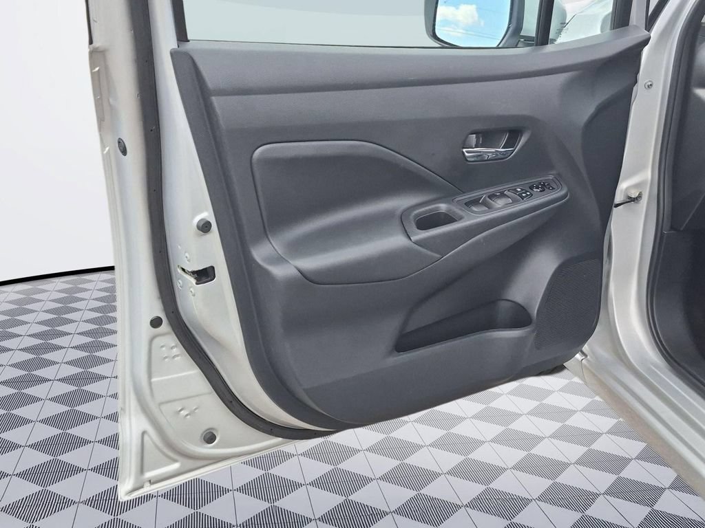 Used 2025 Nissan Versa SV FWD image 10